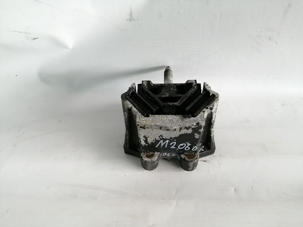 подушка двигателя передняя D2876 б/у - 2